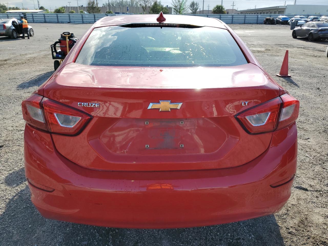 2019 Chevrolet Cruze Lt VIN: 1G1BE5SM5K7142595 Lot: 70405614