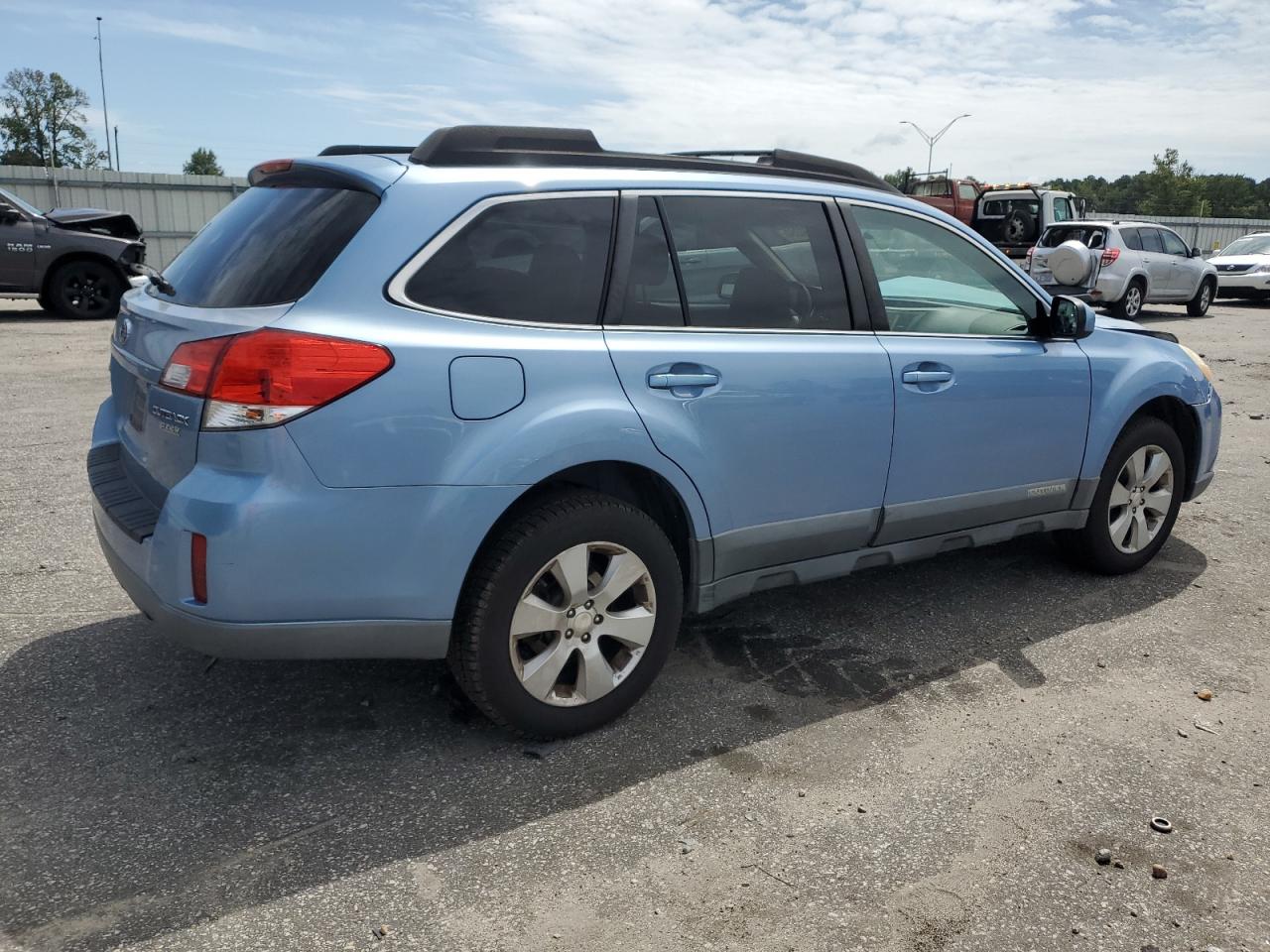 2010 Subaru Outback - Image 3