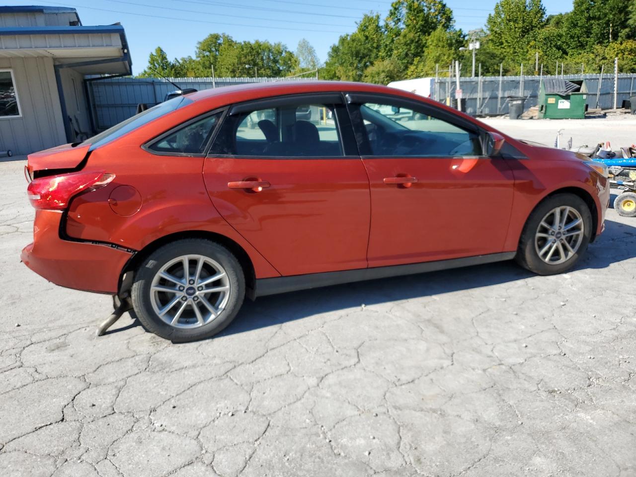 VIN 1FADP3F20JL292424 2018 FORD FOCUS no.3