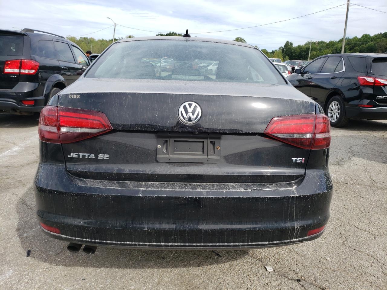 3VWDB7AJ2JM245857 2018 Volkswagen Jetta Se