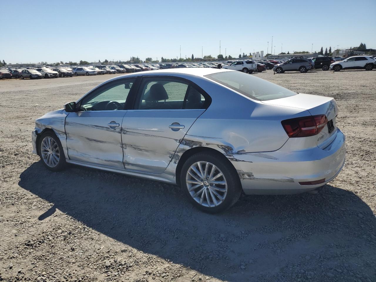 2016 Volkswagen Jetta - Image 2