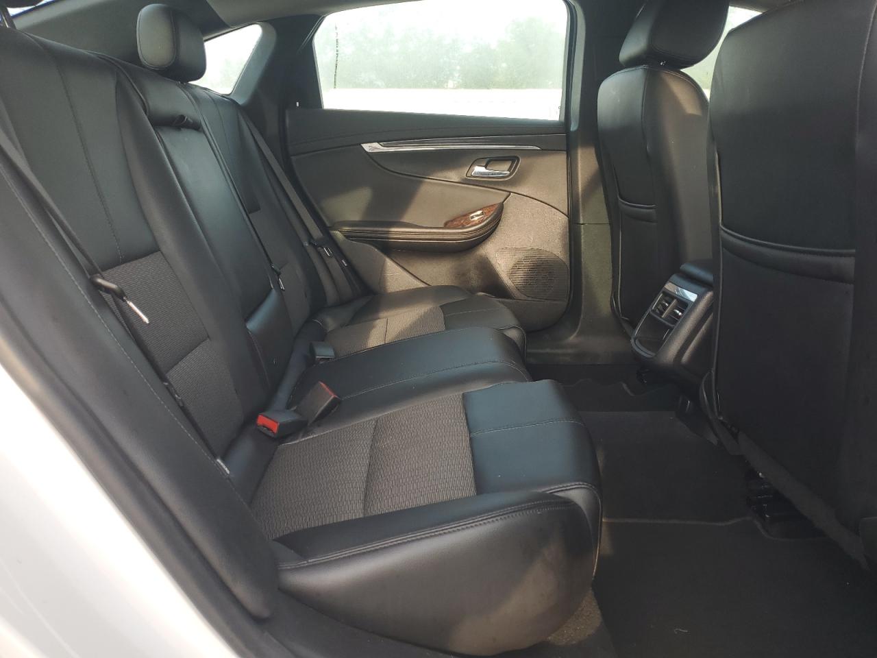 2015 Chevrolet Impala - Image 11