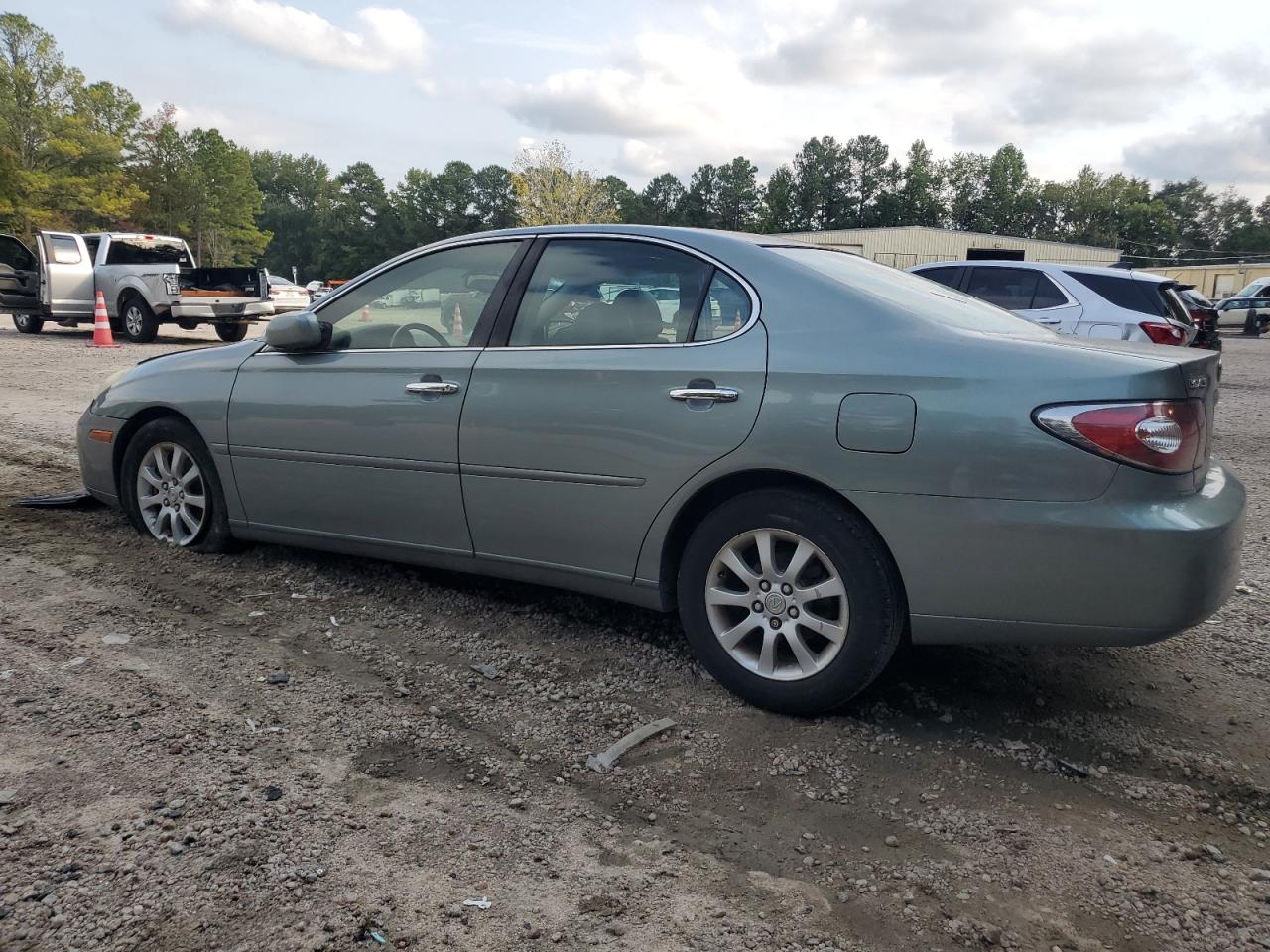 2004 Lexus ES - Image 2