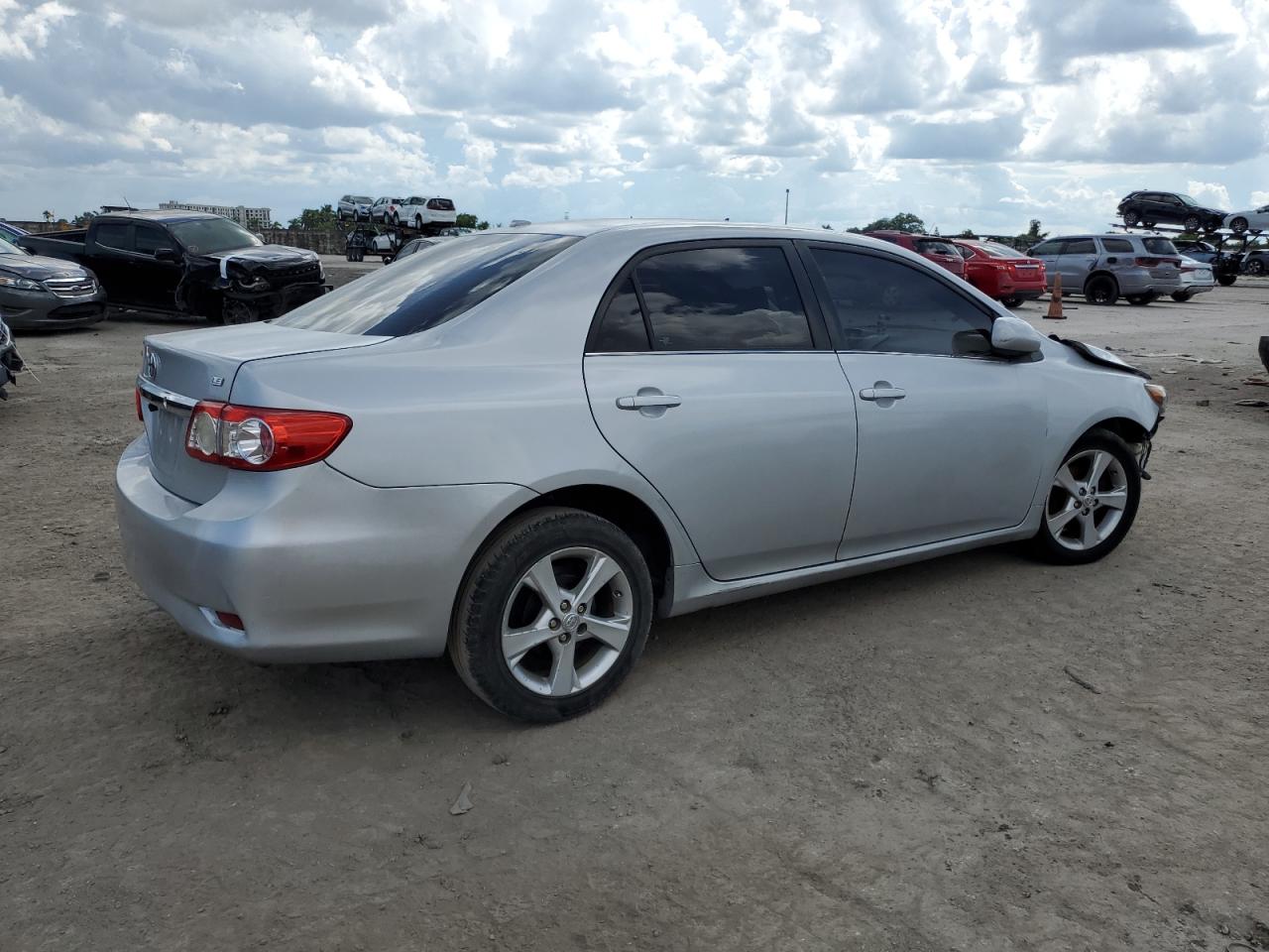 VIN 5YFBU4EE5DP182413 2013 TOYOTA COROLLA no.3