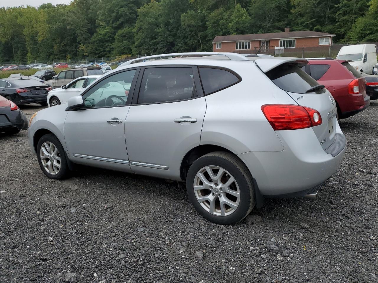 2011 Nissan Rogue - Image 2