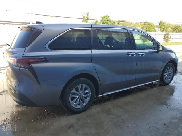 5TDYRKEC4NS106253 Toyota All Models SIENNA XLE 3