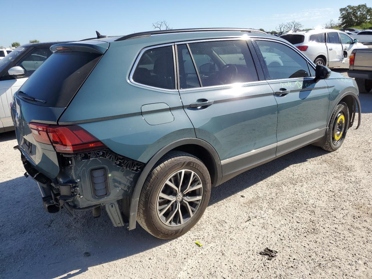 3VV3B7AX3LM097256 2020 Volkswagen Tiguan Se