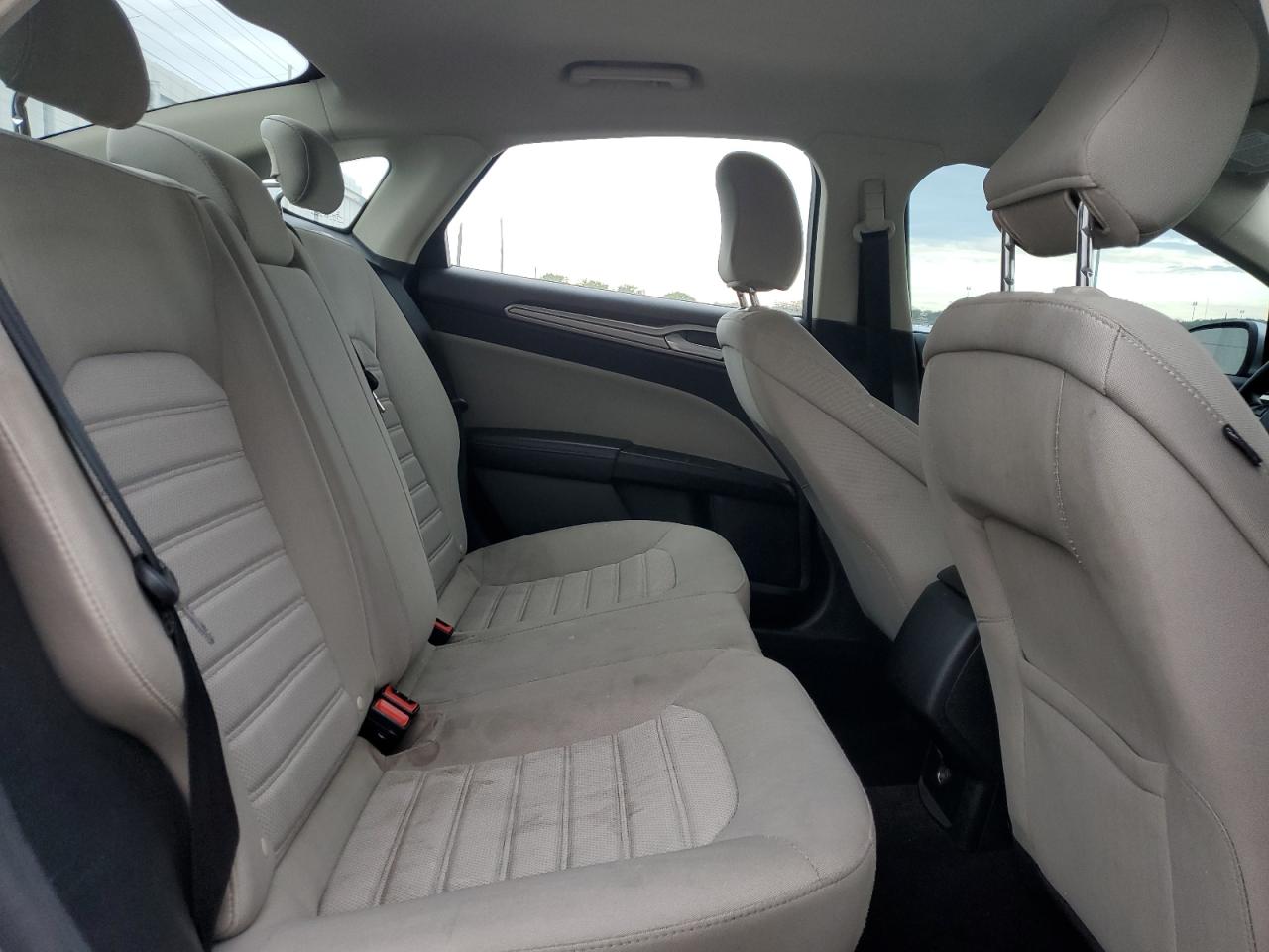 2020 Ford Fusion - Image 10
