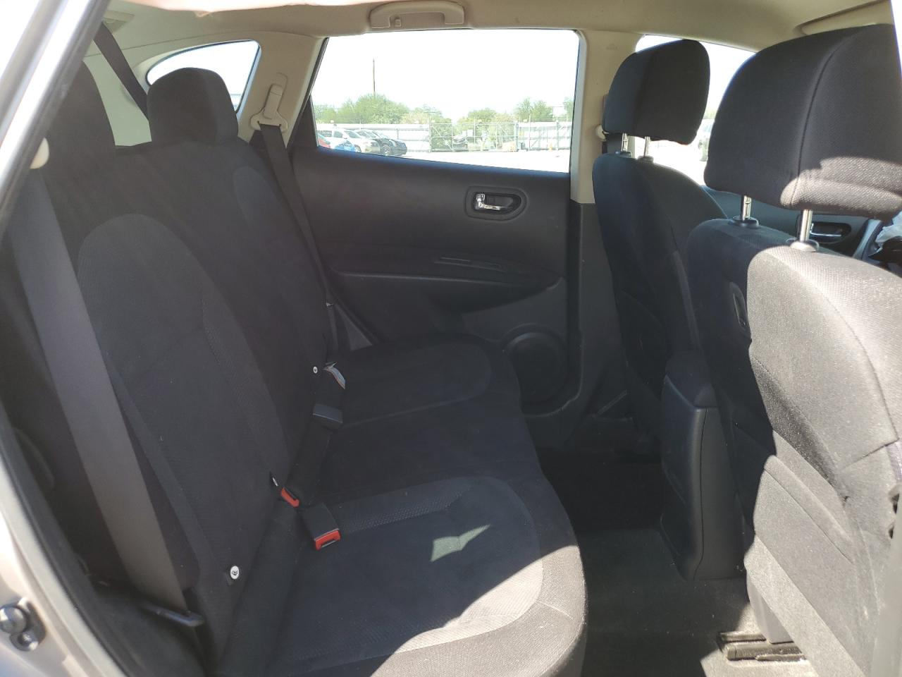 2015 Nissan Rogue - Image 10