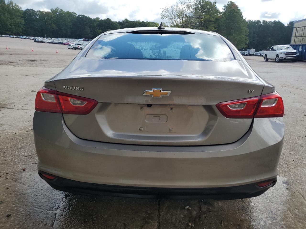2023 Chevrolet Malibu - Image 6