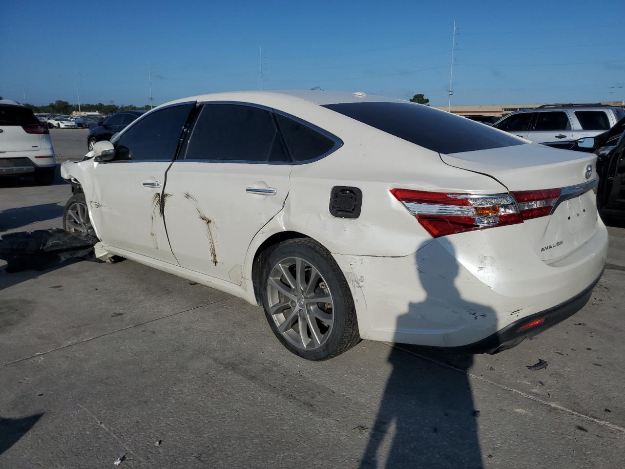 4T1BK1EB2FU190576 2015 TOYOTA AVALON - Image 2