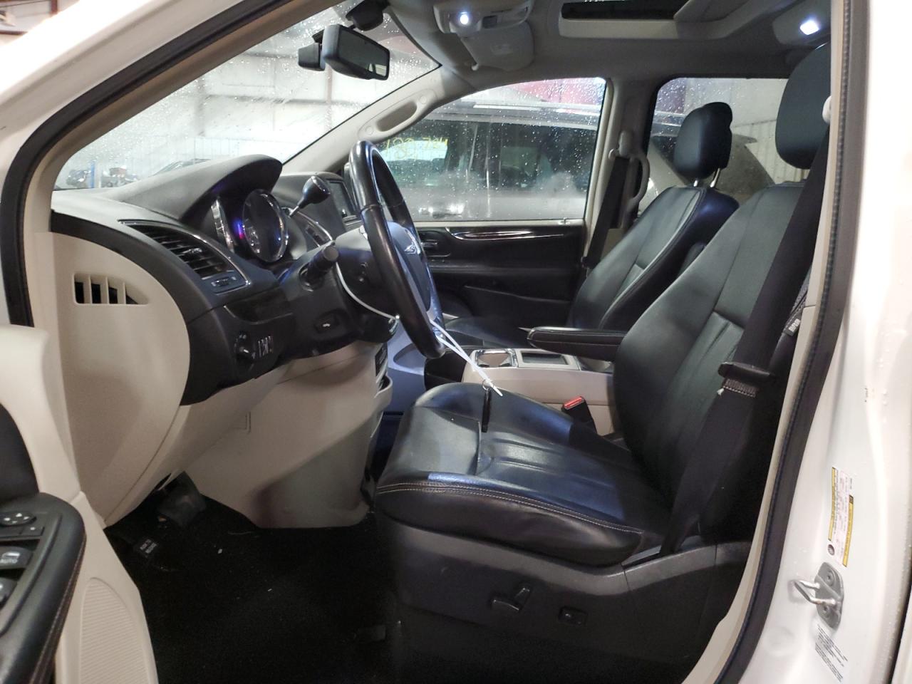 2013 Chrysler Town & Country - Image 7