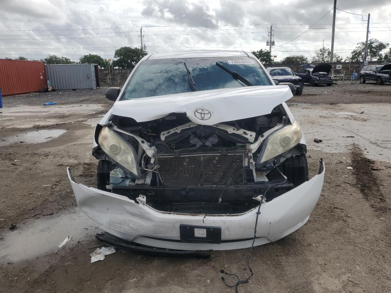 2015 Toyota Sienna - Image 5
