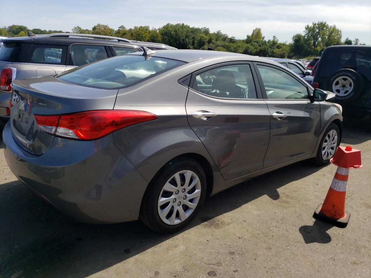 2013 Hyundai Elantra - Image 3