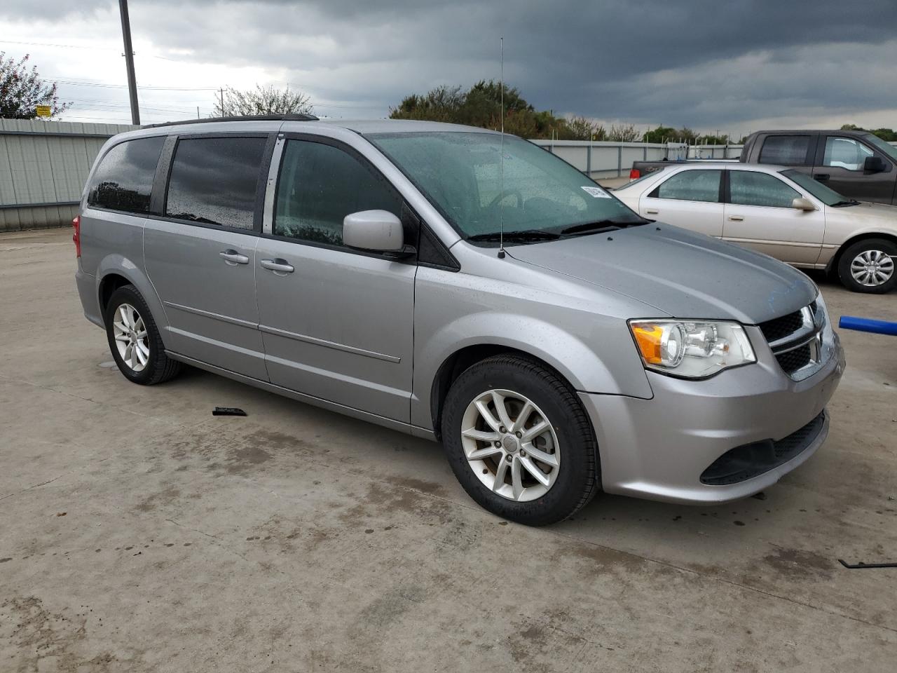 2016 Dodge Caravan - Image 4