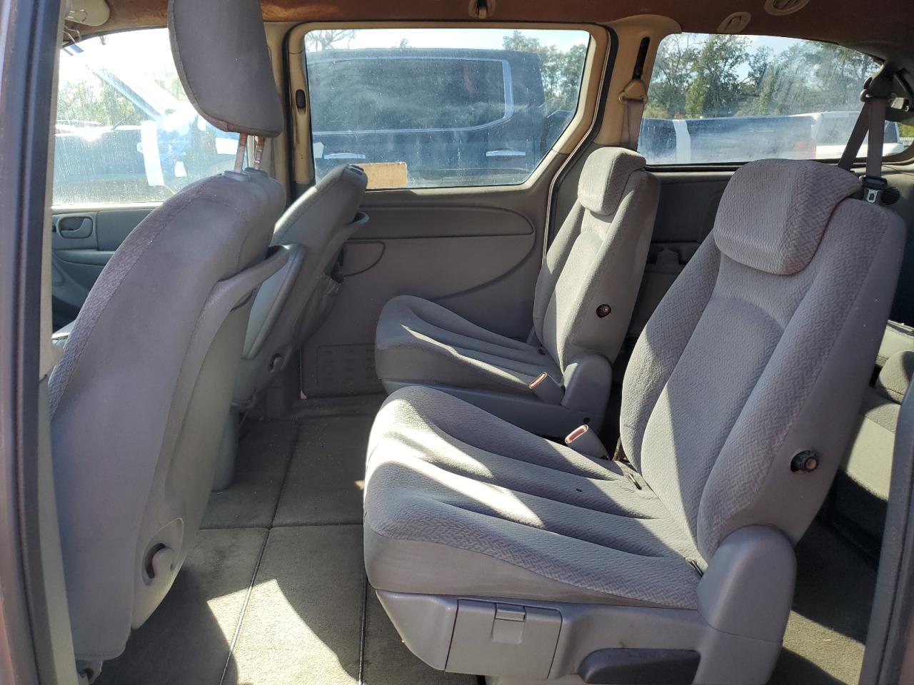 2006 Chrysler Town & Country Lx VIN: 1A4GP44R66B613323 Lot: 57492005