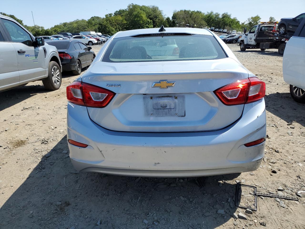 2018 Chevrolet Cruze Ls VIN: 1G1BC5SM1J7193077 Lot: 70717284