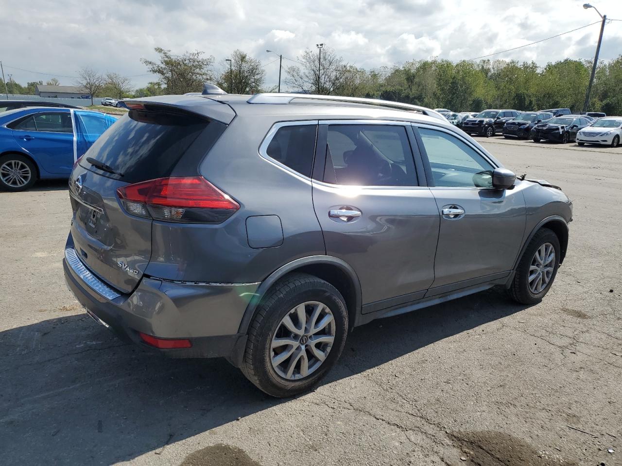 2017 Nissan Rogue - Image 3