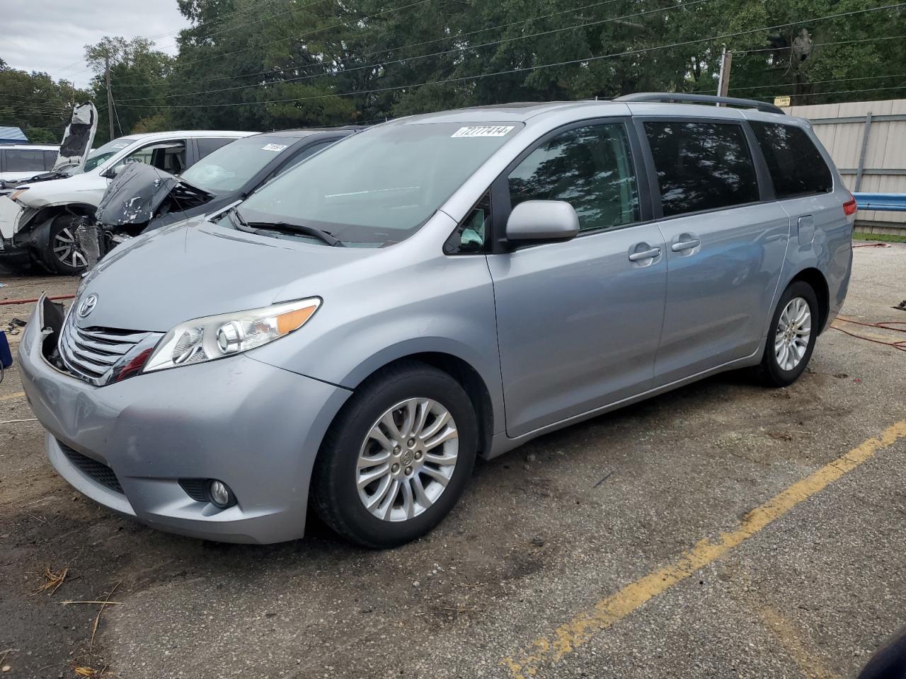 5TDYK3DC1ES510641 2014 Toyota Sienna Xle