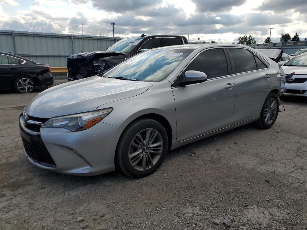 4T1BF1FK3GU255519 2016 TOYOTA CAMRY - Image 1