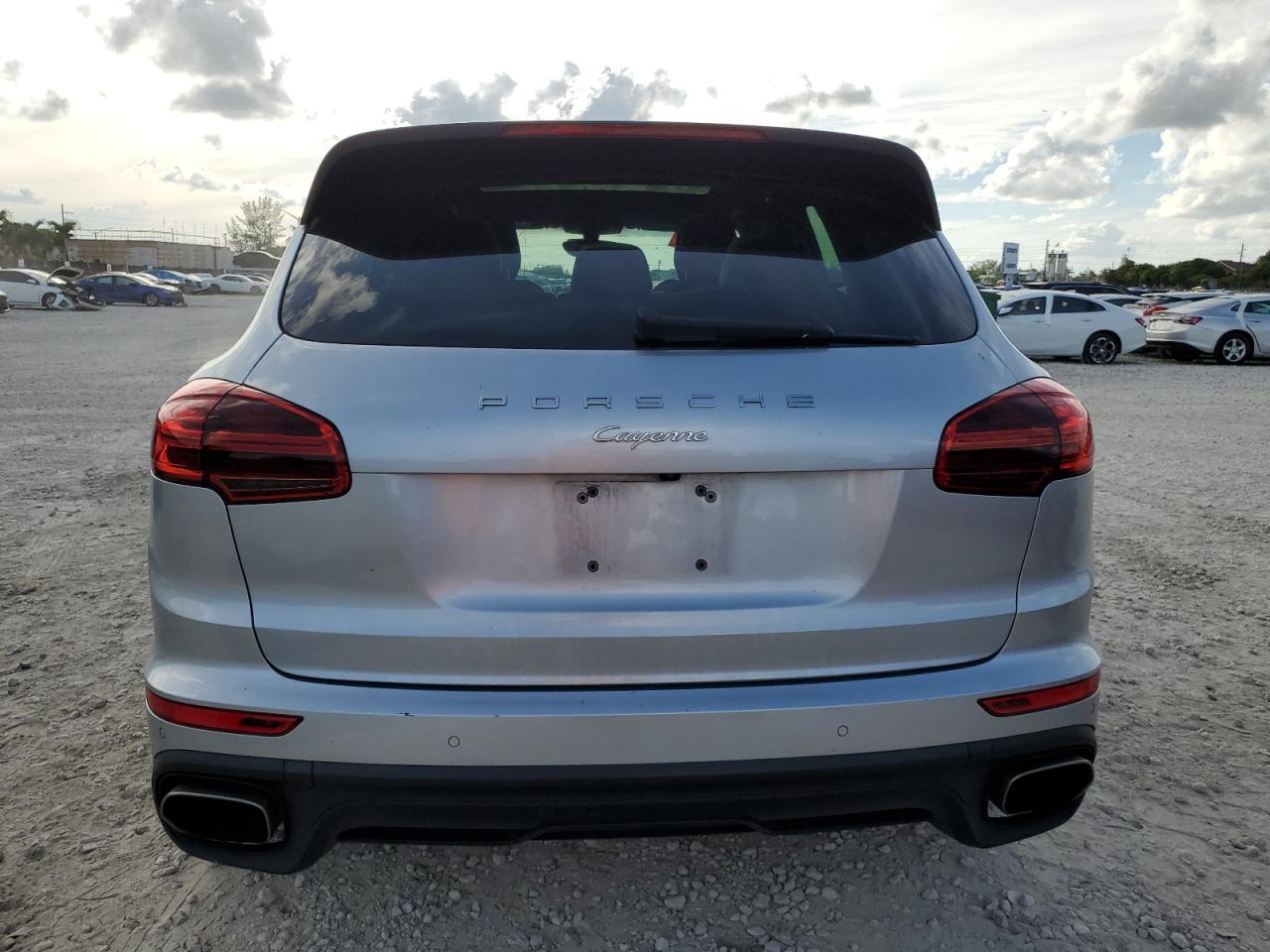 WP1AA2A26HKA87298 2017 Porsche Cayenne