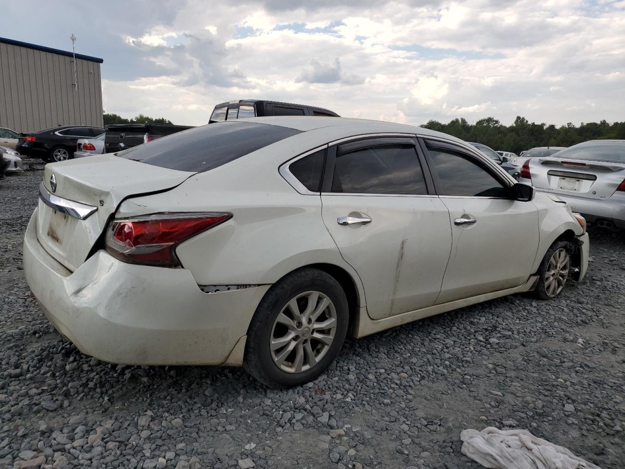 2015 Nissan Altima - Image 3