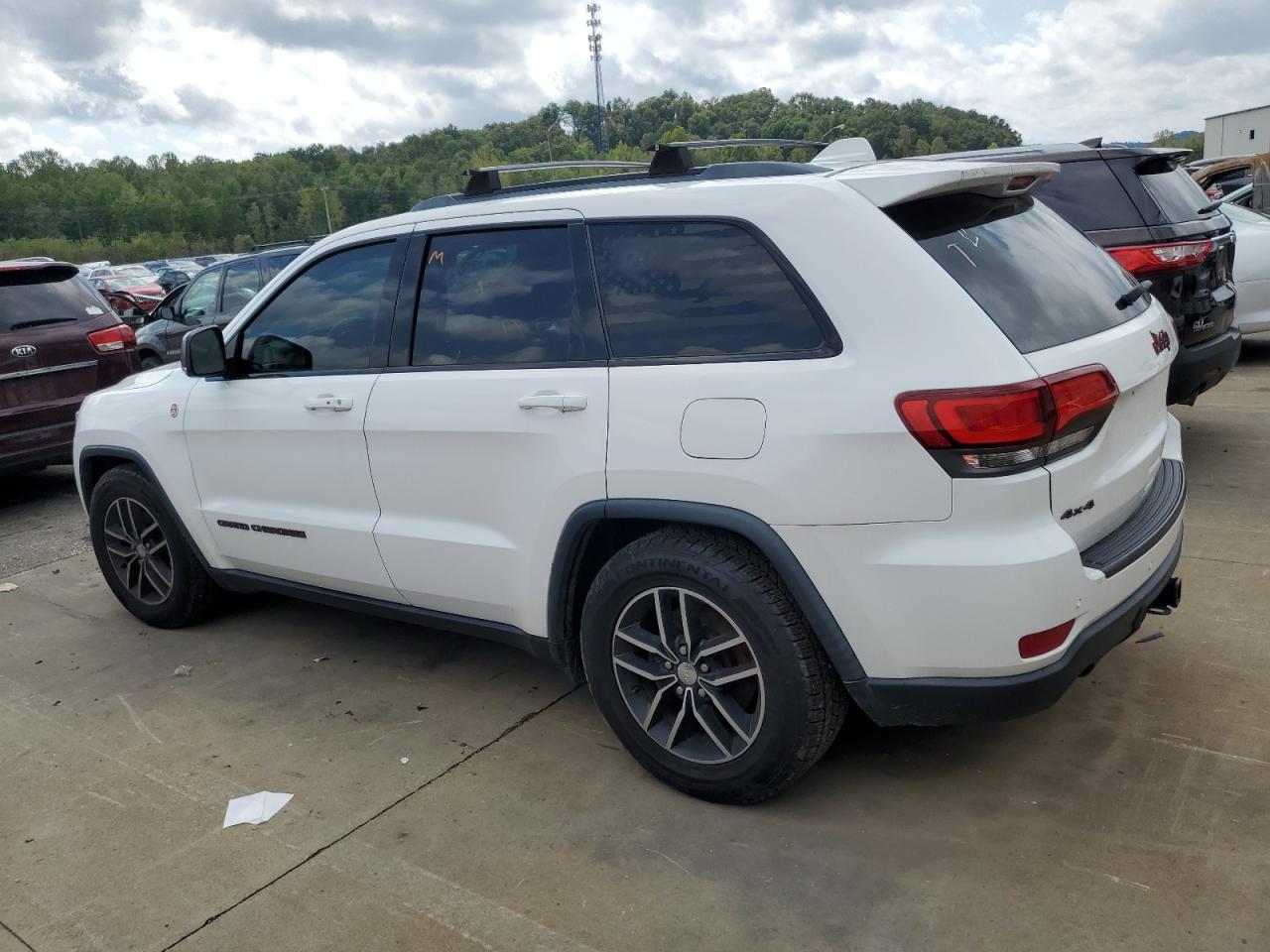 1C4RJFLGXJC351885 2018 JEEP GRAND CHEROKEE - Image 2