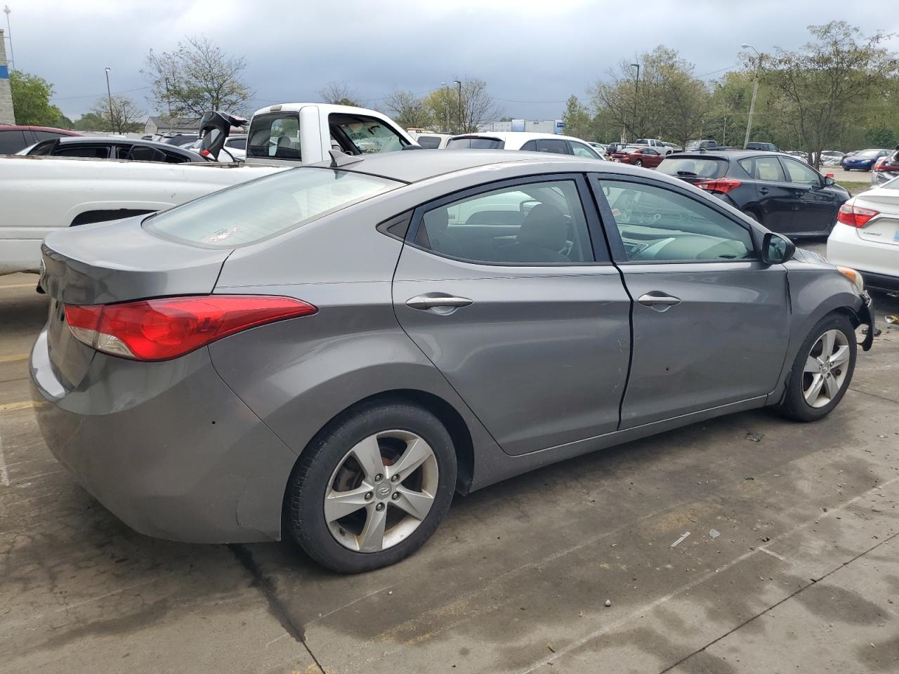 2013 Hyundai Elantra - Image 3