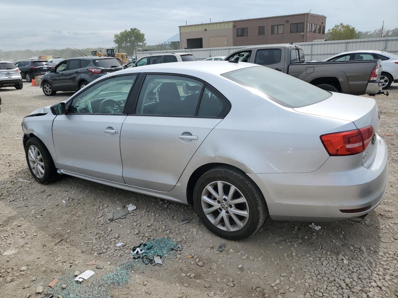 3VWD17AJ5FM284176 2015 VOLKSWAGEN JETTA - Image 2