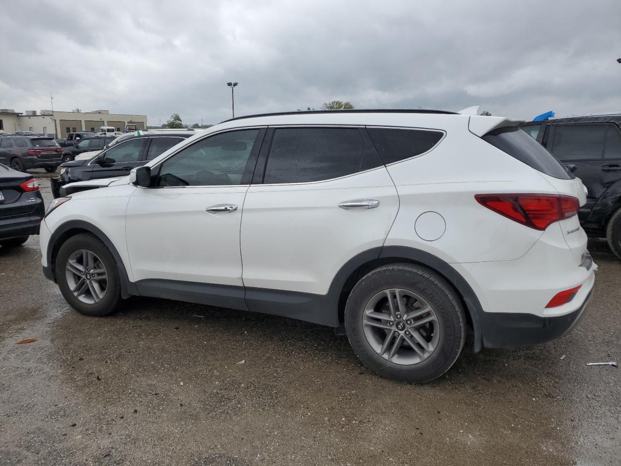 5XYZU3LB2HG471356 2017 Hyundai Santa Fe Sport