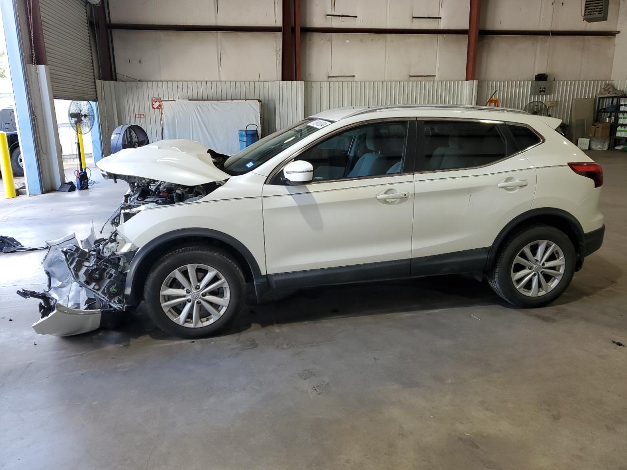 JN1BJ1CP8JW153537 2018 NISSAN ROGUE - Image 1