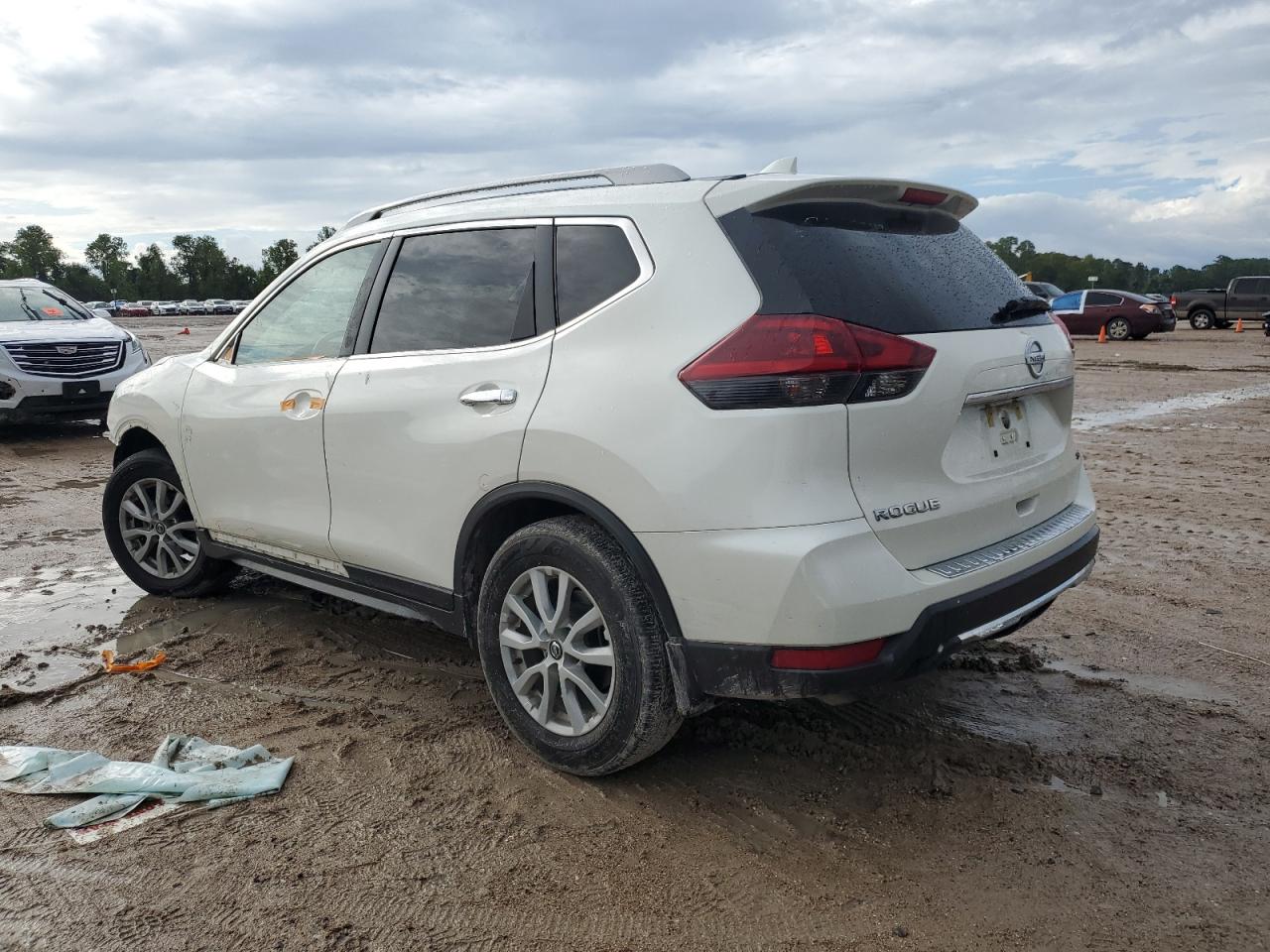 5N1AT2MT8JC772852 2018 NISSAN ROGUE - Image 2