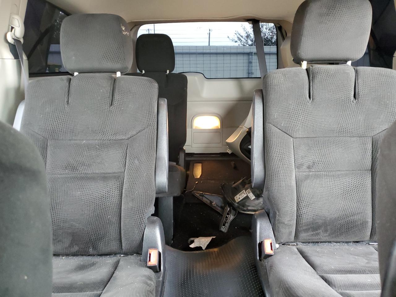 2016 Dodge Caravan - Image 10