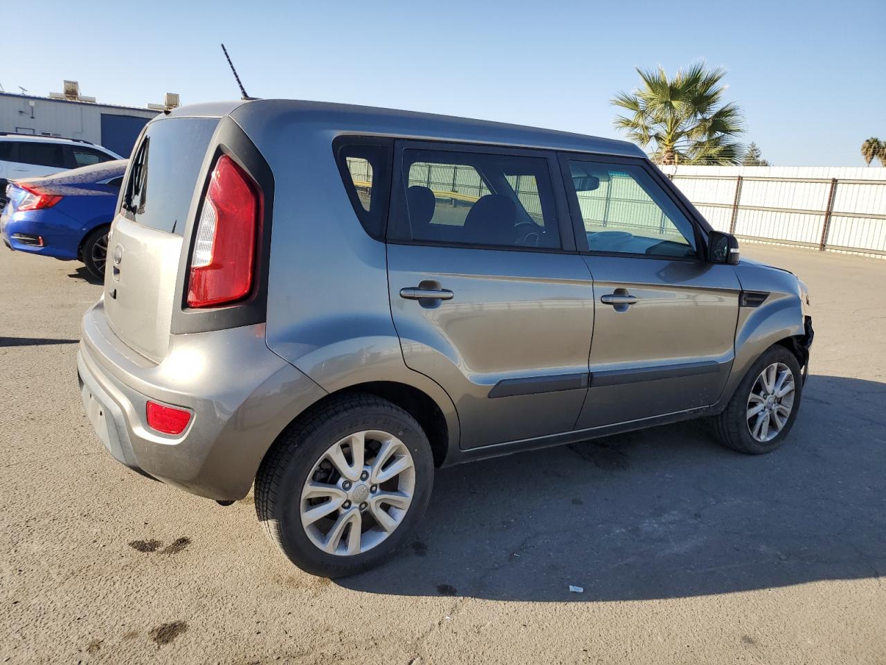 VIN KNDJT2A68D7482076 2013 KIA SOUL no.3