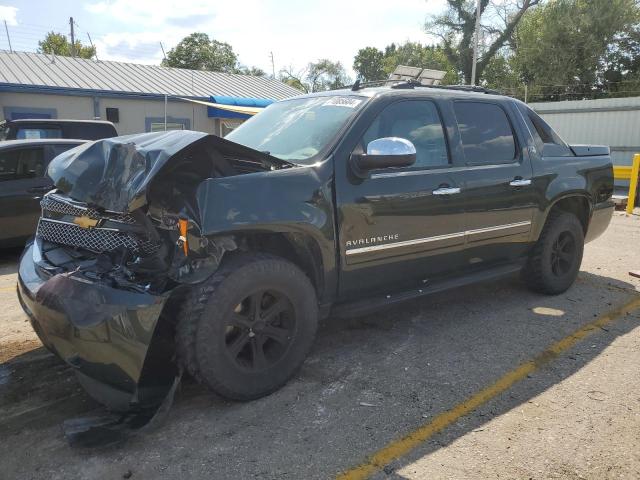 2013 Chevrolet Avalanche Ltz for Sale in Wichita, KS - Front End