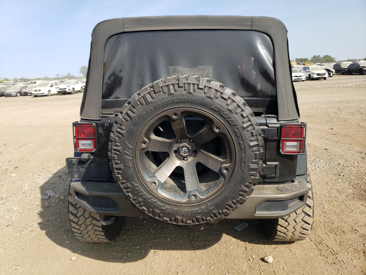 1C4BJWEG4HL526768 2017 Jeep Wrangler Unlimited Sahara