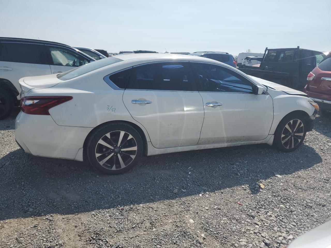 2017 Nissan Altima - Image 3