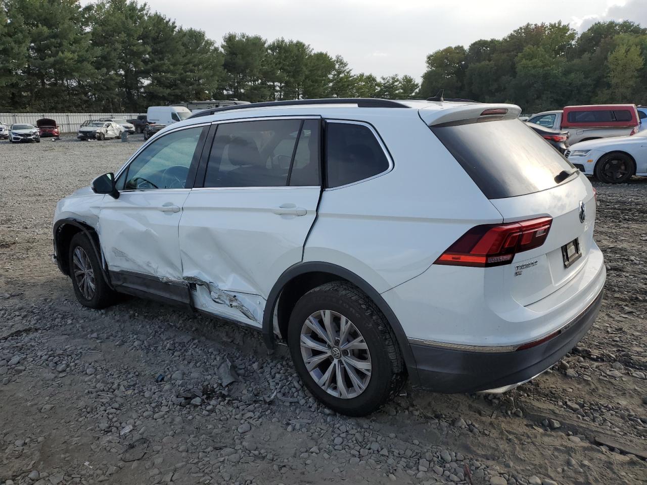 3VV2B7AX3JM130362 2018 VOLKSWAGEN TIGUAN - Image 2