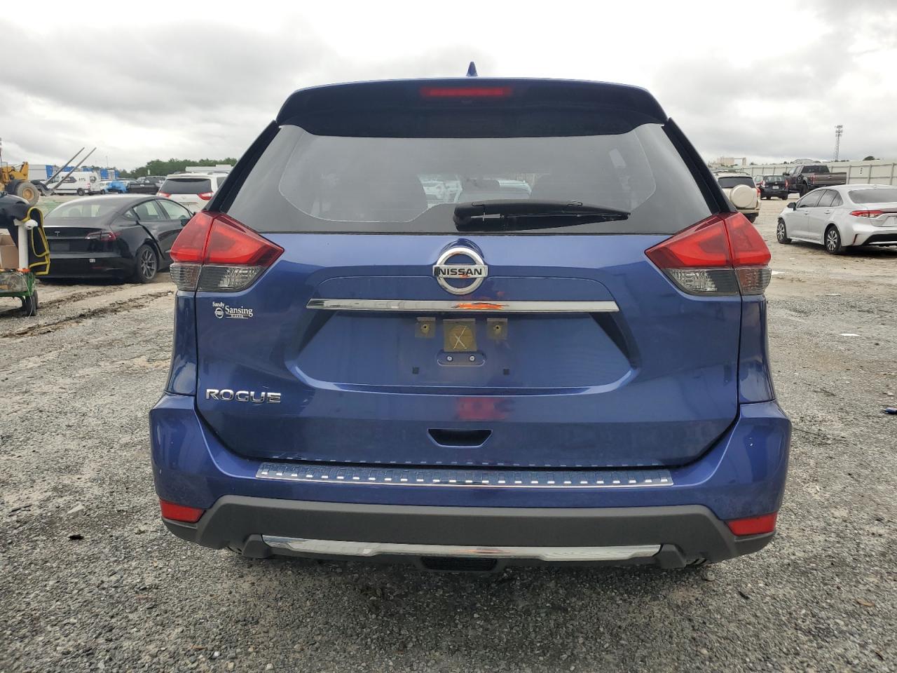 2018 Nissan Rogue S VIN: JN8AT2MT3JW460882 Lot: 70499534