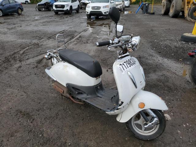 2010 Scoo Scooter продається в Montreal-est, QC - Minor Dent/Scratches