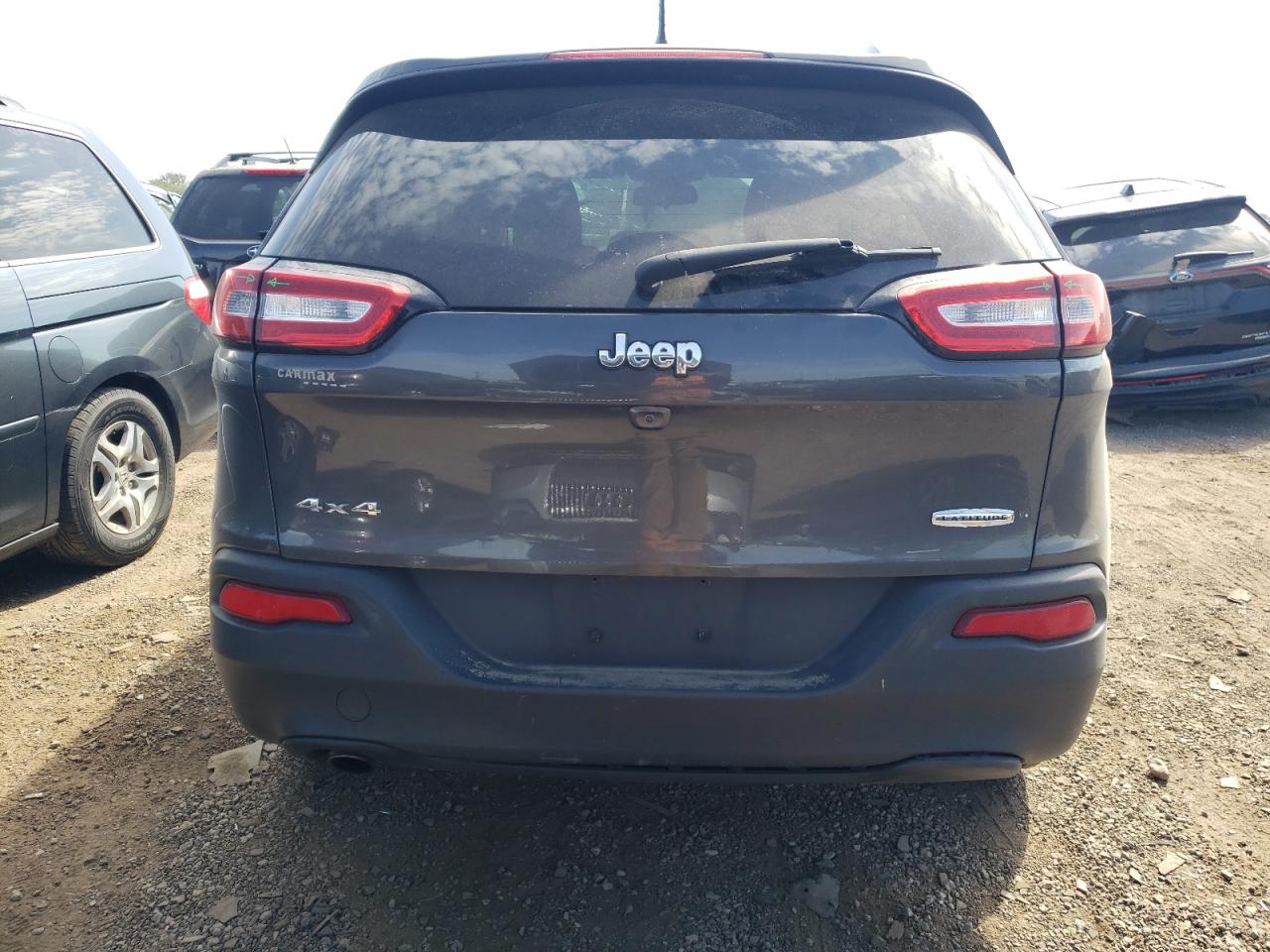 1C4PJMCB9GW215318 2016 Jeep Cherokee Latitude