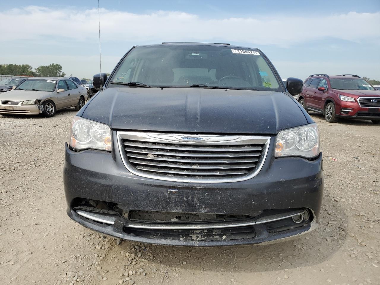 2014 Chrysler Town & Country - Image 5