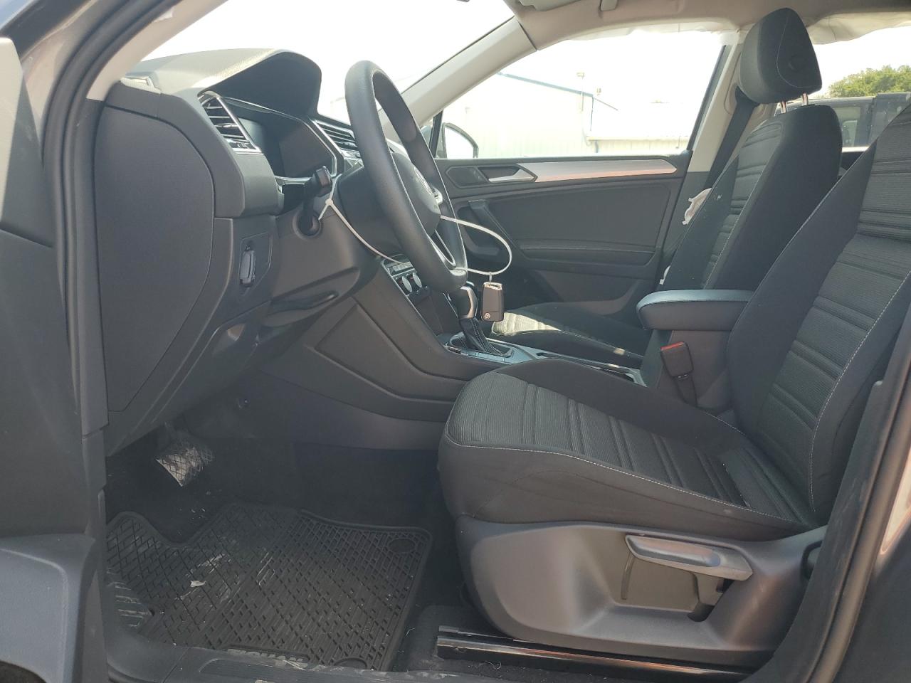 Фото: 3VVRB7AXXPM075397 - 7