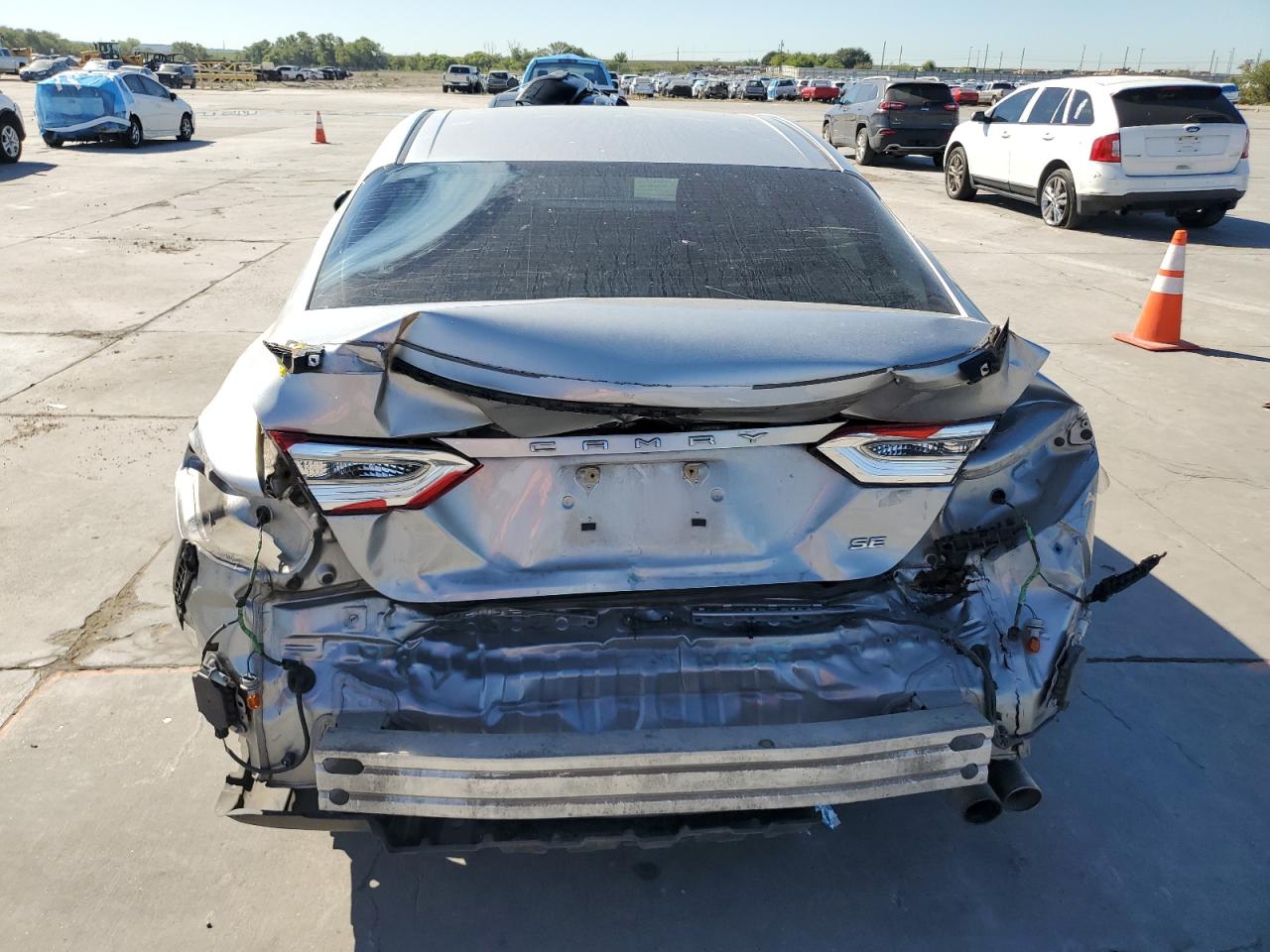 2018 Toyota Camry L VIN: 4T1B11HK2JU135715 Lot: 73187324