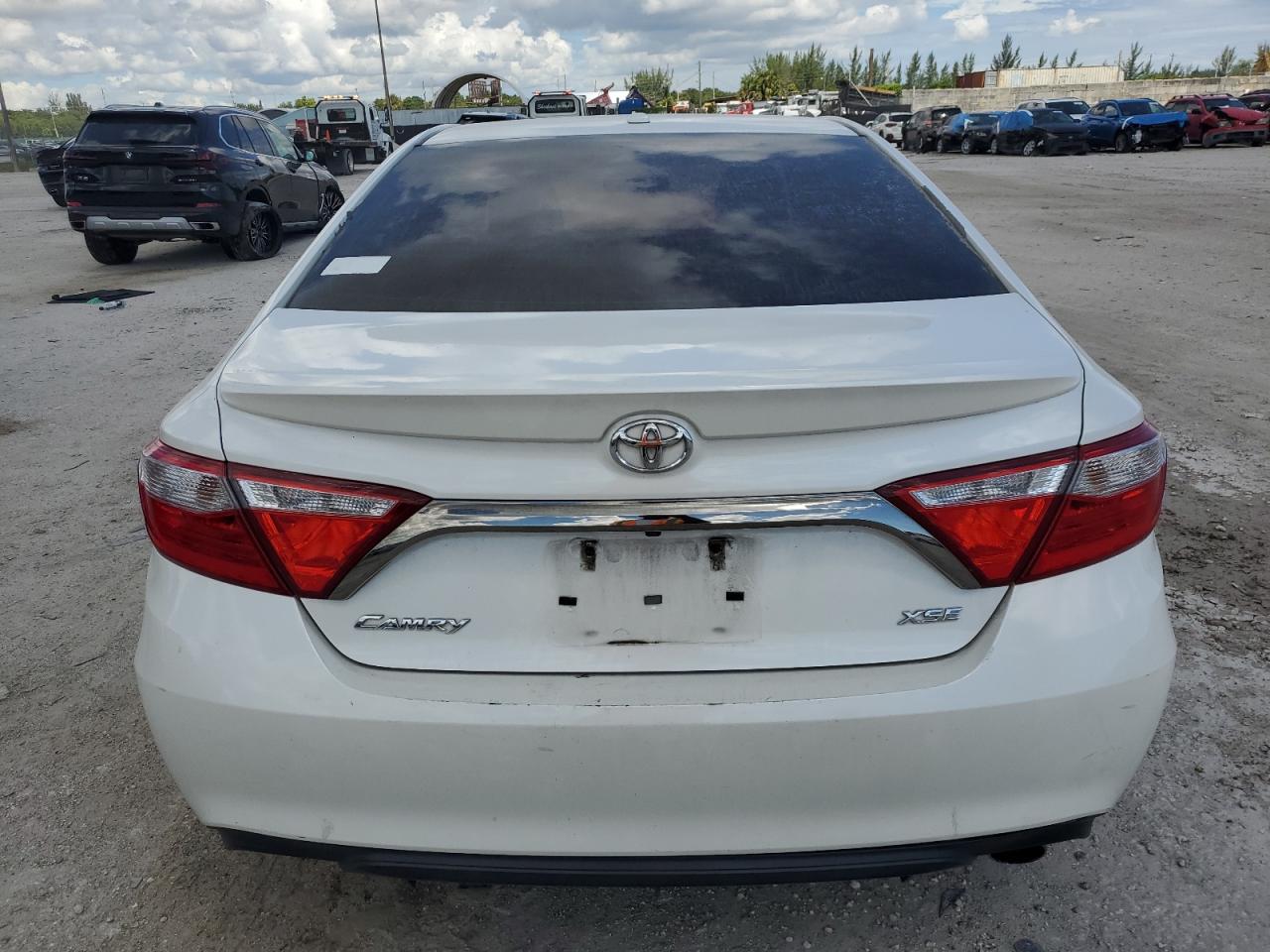 4T1BF1FK2FU889676 2015 Toyota Camry Le