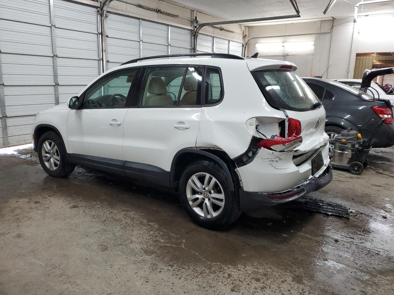 WVGBV7AX3HW512841 2017 VOLKSWAGEN TIGUAN - Image 2