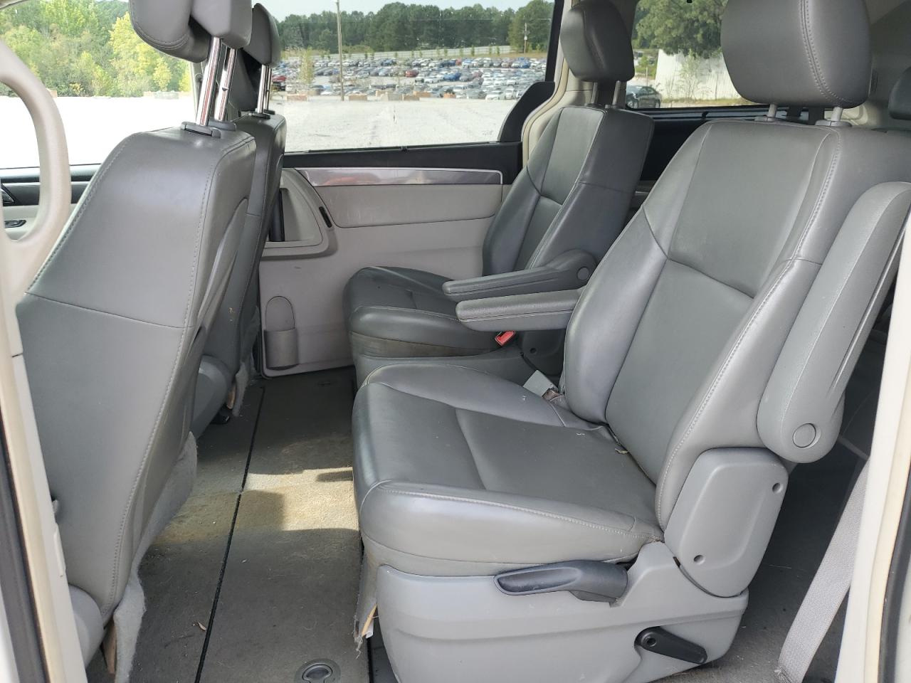 2010 Volkswagen Routan Se VIN: 2V4RW3D19AR407449 Lot: 70820694