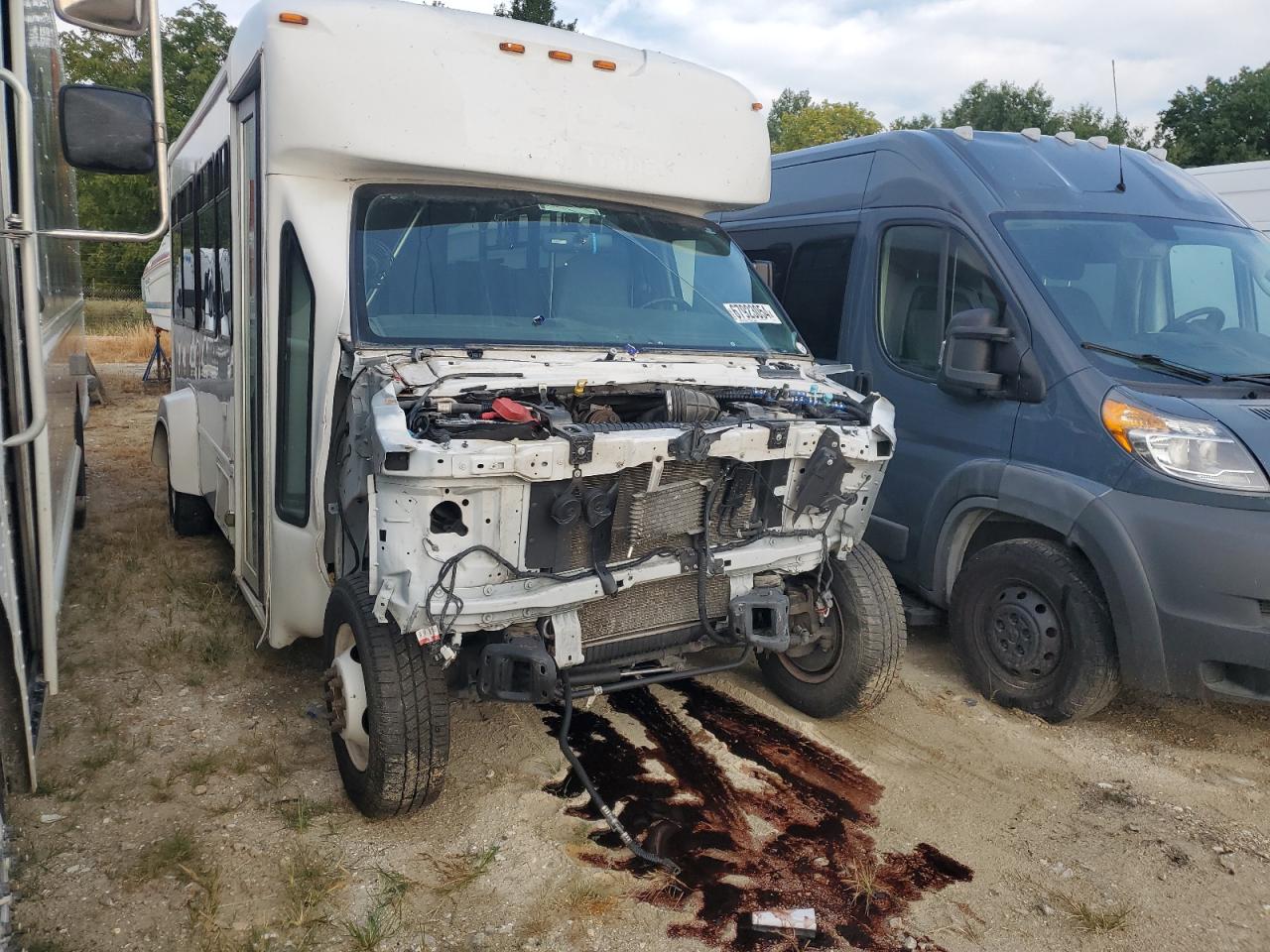 2019 Ford Econoline E350 Super Duty Cutaway Van на продаже в Columbia, MO - Front End