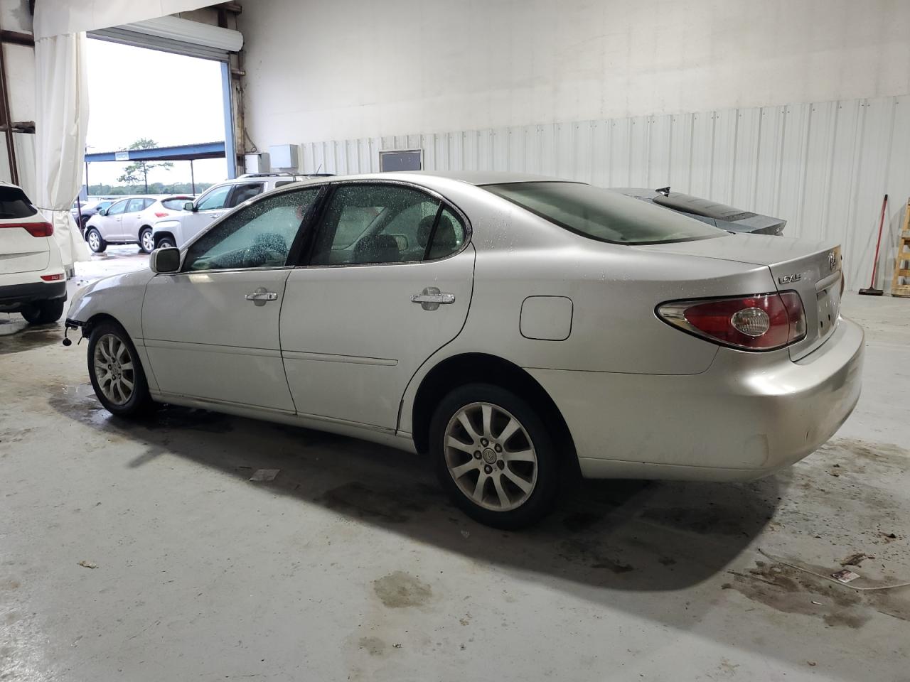 2002 Lexus ES - Image 2