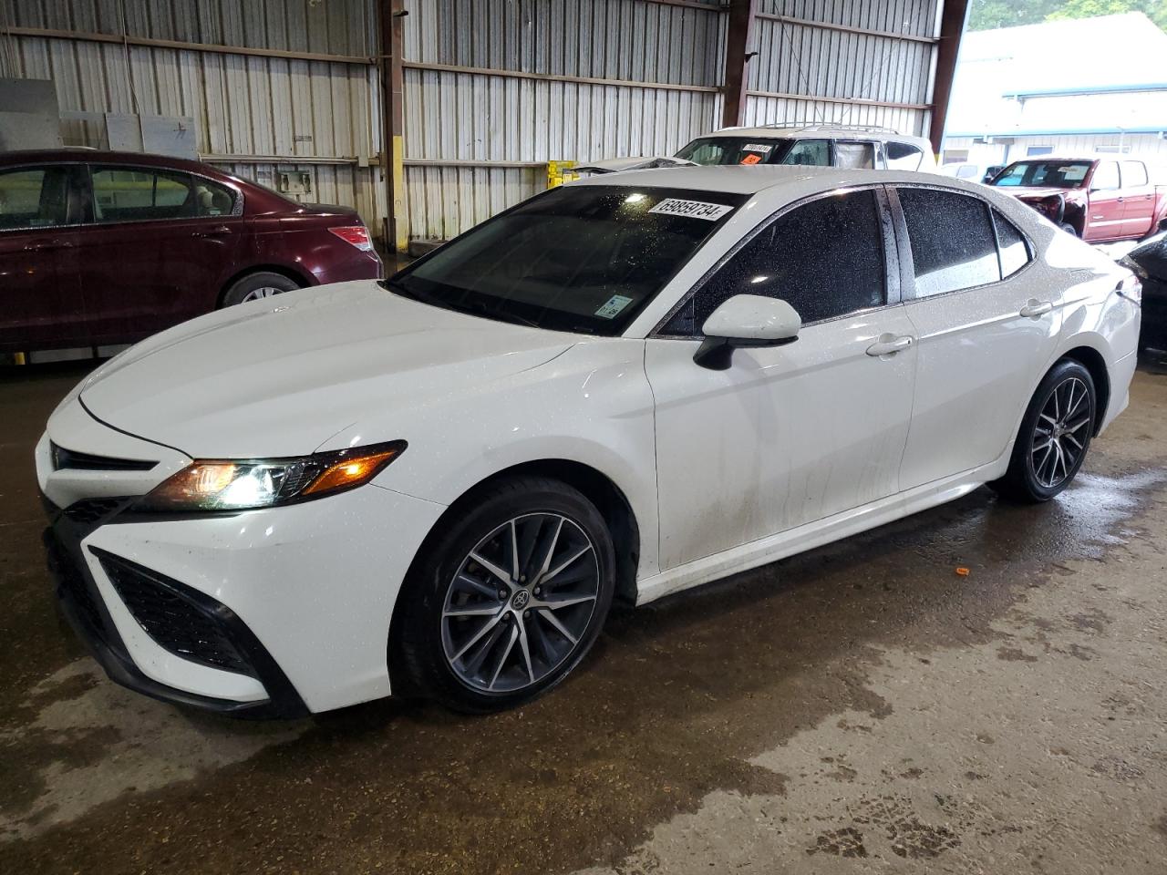 4T1G11AK0MU577347 2021 TOYOTA CAMRY - Image 1